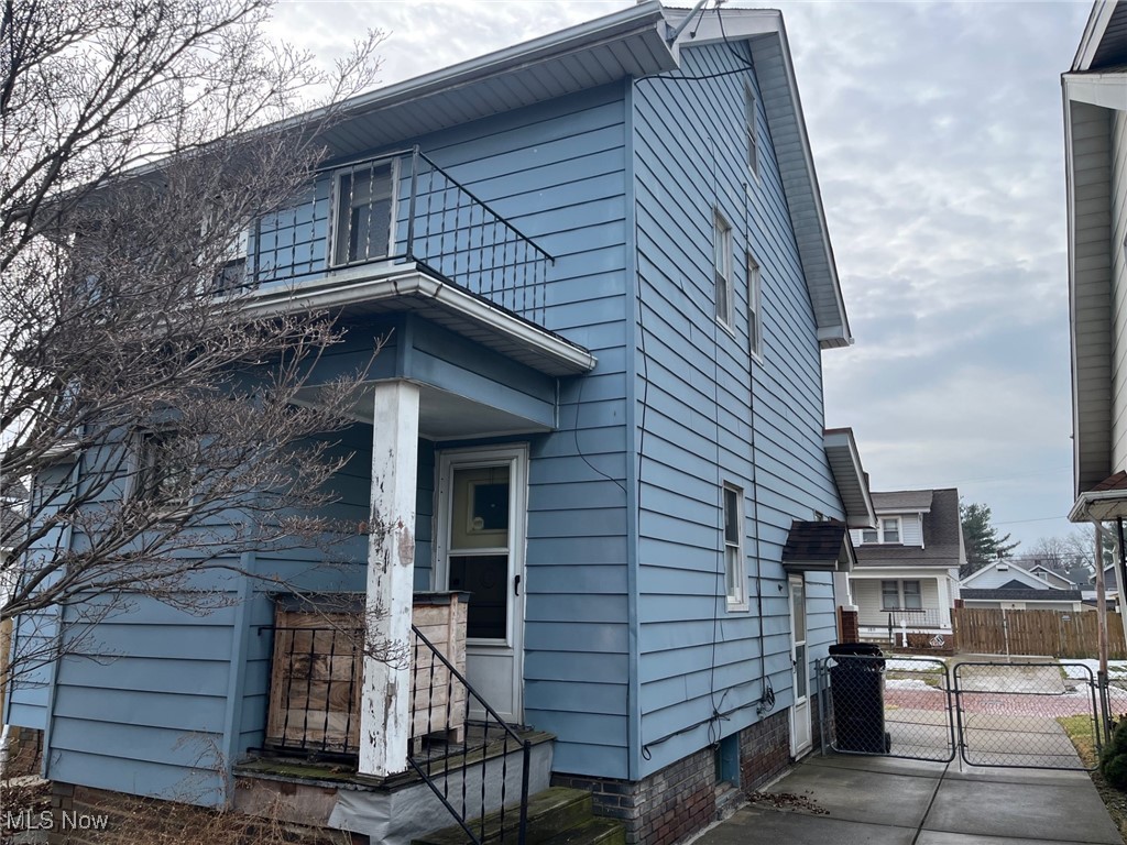 1812 Amberley Avenue Cleveland OH 44109