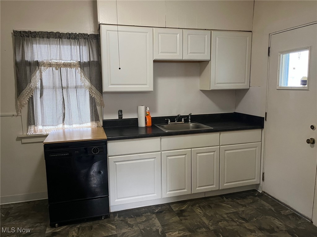 1812 Amberley Avenue Cleveland OH 44109