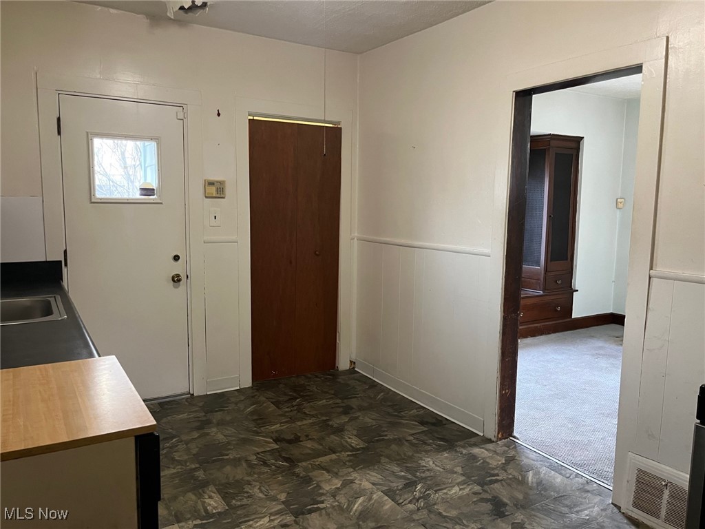 1812 Amberley Avenue Cleveland OH 44109