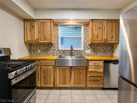 1273 Barcelona Drive Akron OH 44313