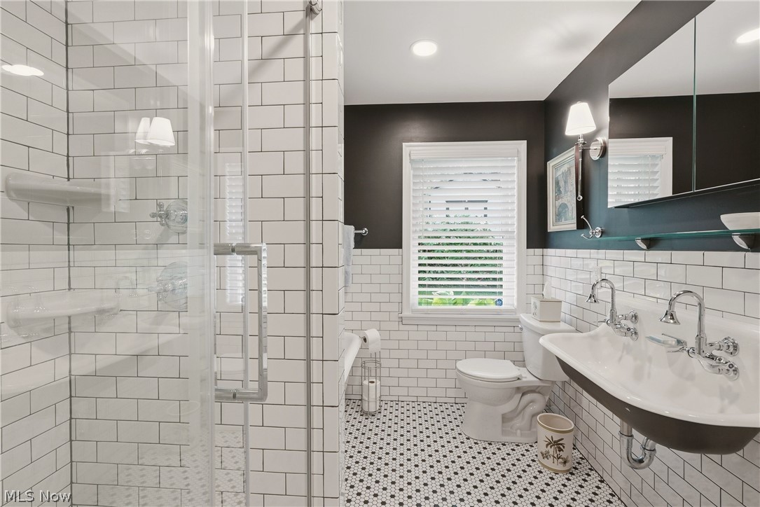 8374 Lucerne Drive Chagrin Falls OH 44023