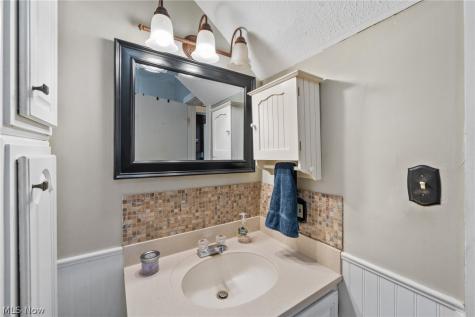 3051 Perrydale Street NW Uniontown OH 44685