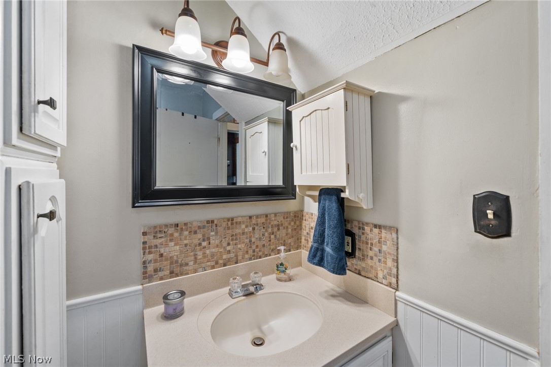 3051 Perrydale Street NW Uniontown OH 44685