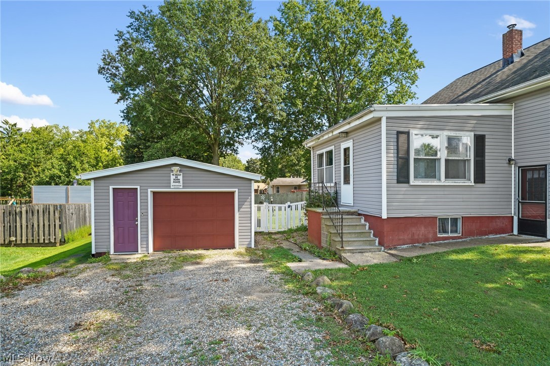 3051 Perrydale Street NW Uniontown OH 44685
