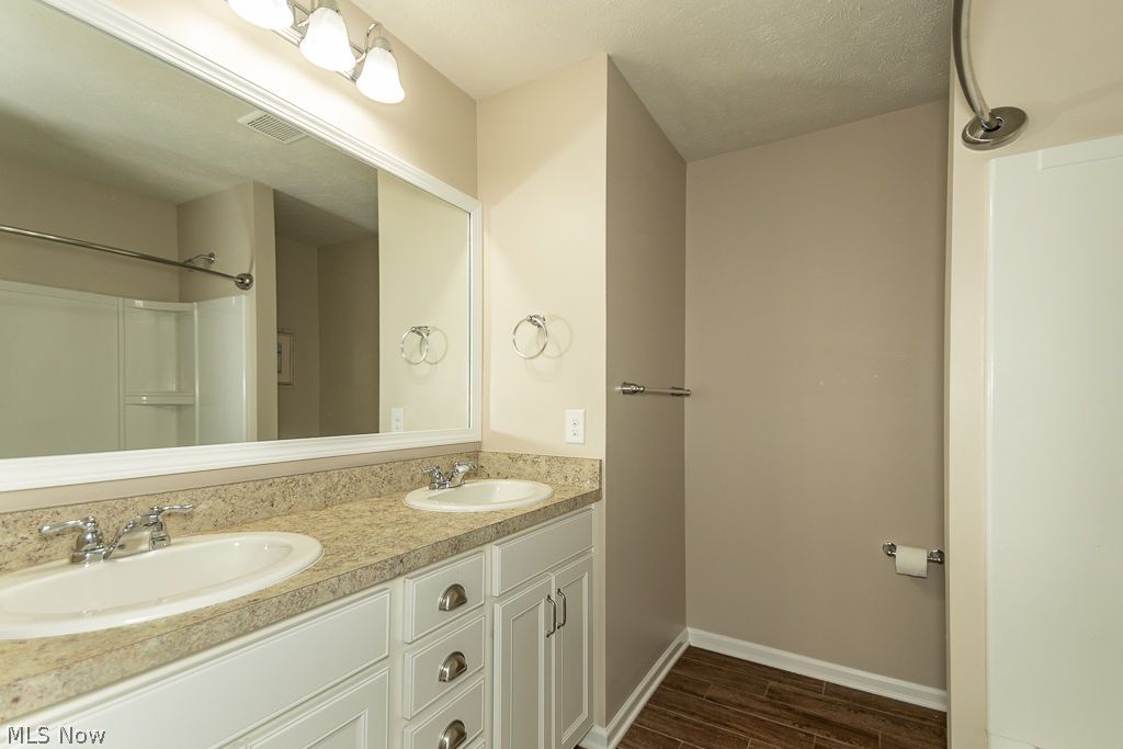 8024 Heatherglen Drive Mentor OH 44060