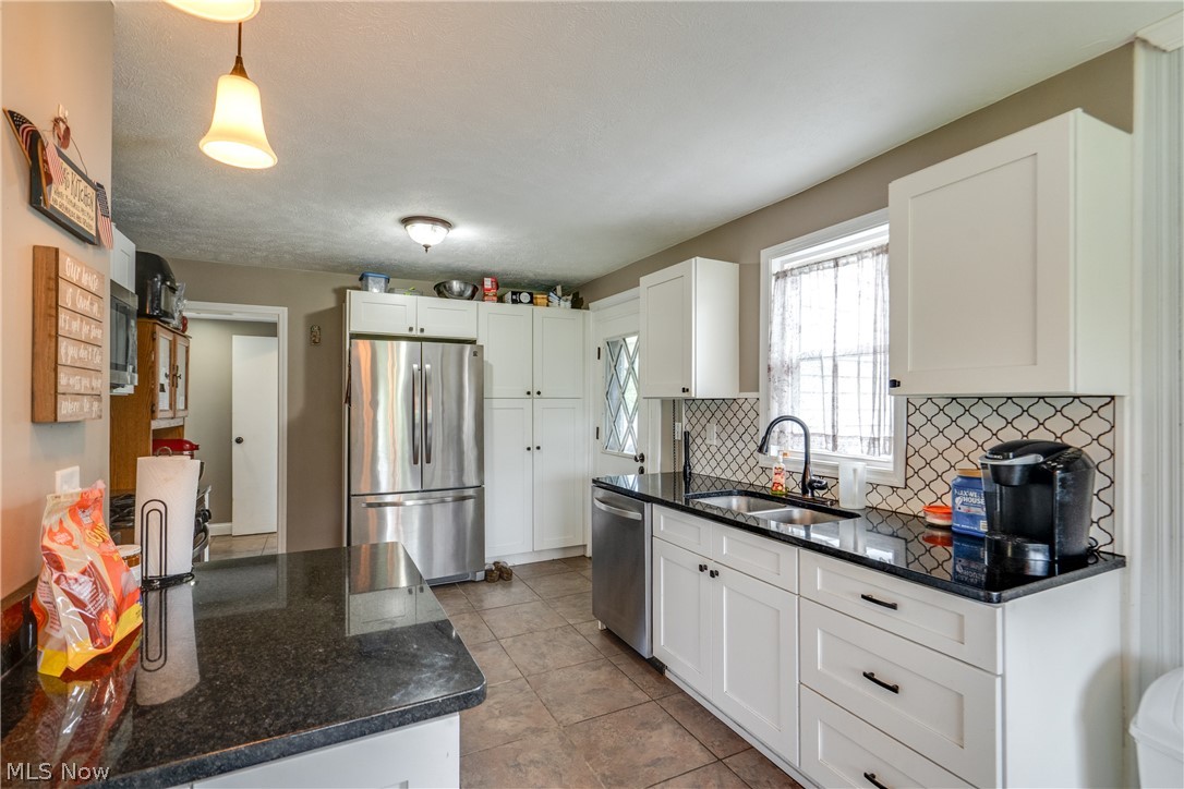 1682 S County Line Road Geneva OH 44041