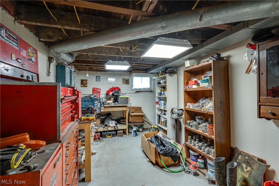 1682 S County Line Road Geneva OH 44041