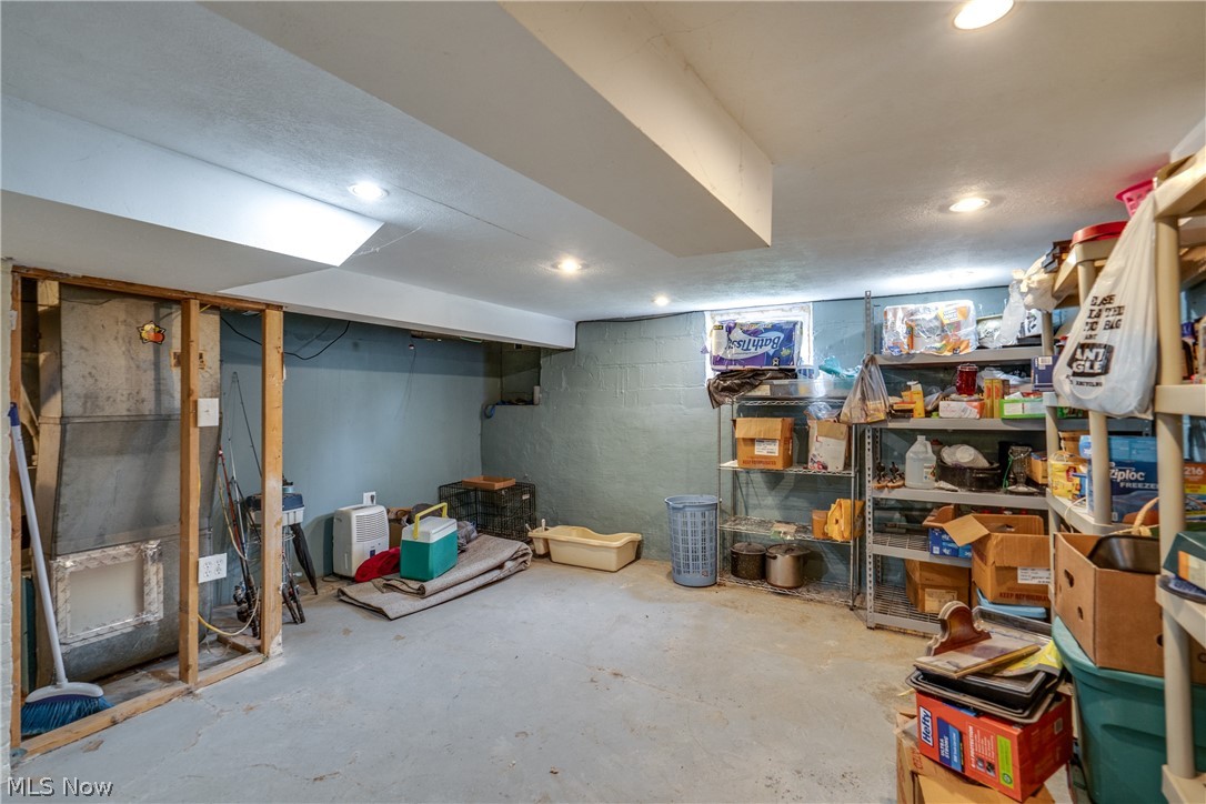 1682 S County Line Road Geneva OH 44041