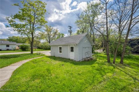 228 Sanford Street Ravenna OH 44266