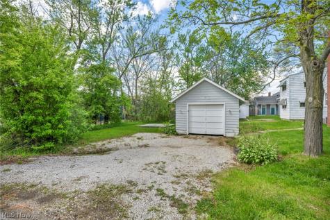 228 Sanford Street Ravenna OH 44266