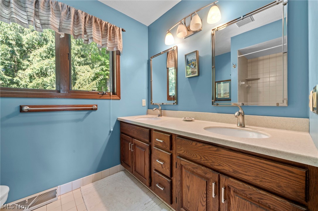 6670 Beechwood Drive Independence OH 44131