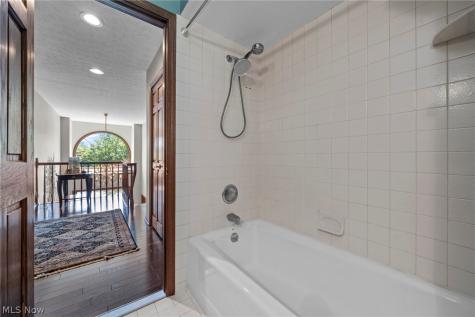6670 Beechwood Drive Independence OH 44131