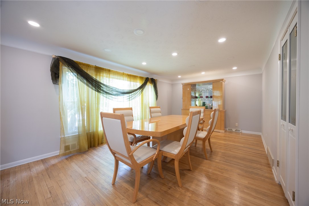 1668 Chelmsford Mayfield Heights OH 44124