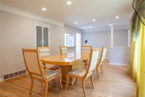 1668 Chelmsford Mayfield Heights OH 44124