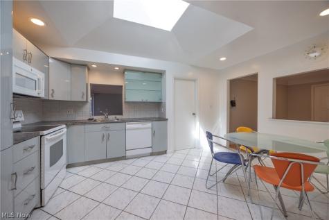 1668 Chelmsford Mayfield Heights OH 44124