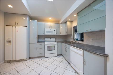 1668 Chelmsford Mayfield Heights OH 44124