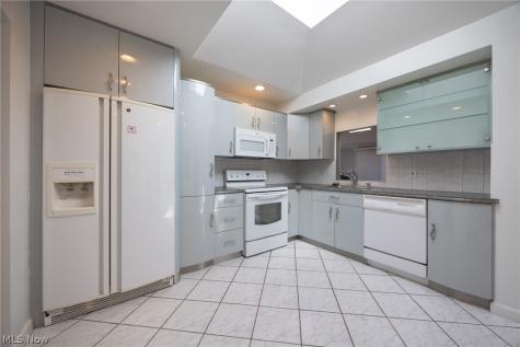 1668 Chelmsford Mayfield Heights OH 44124