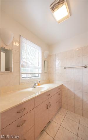 1668 Chelmsford Mayfield Heights OH 44124