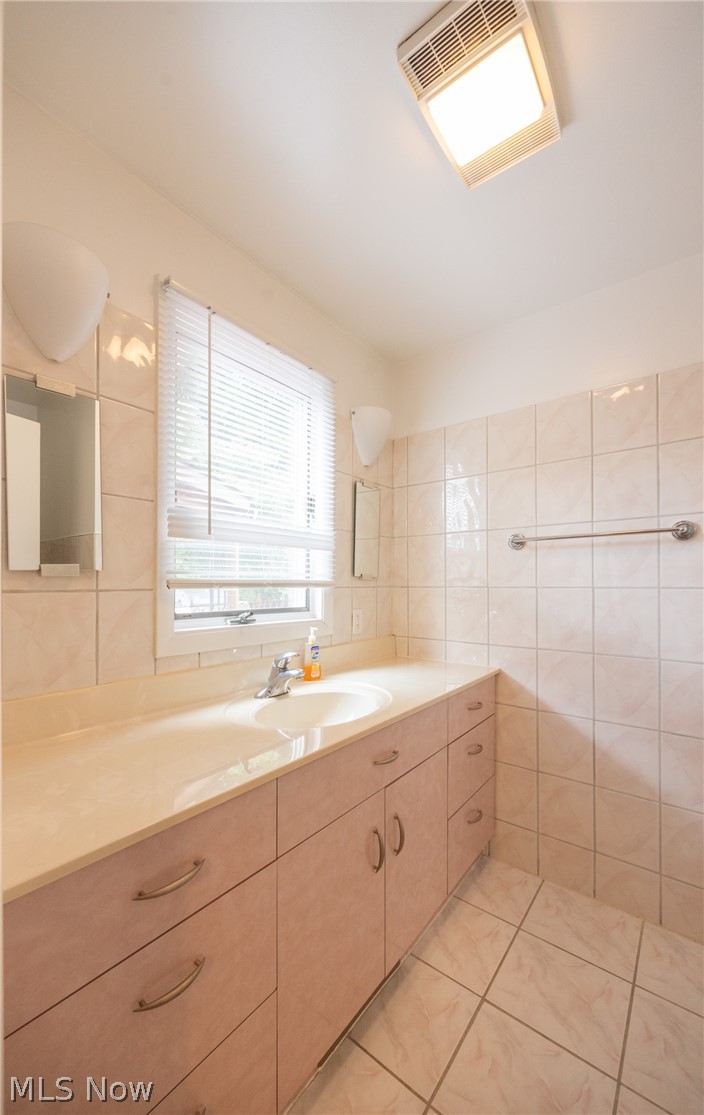 1668 Chelmsford Mayfield Heights OH 44124