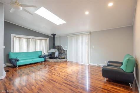 1668 Chelmsford Mayfield Heights OH 44124