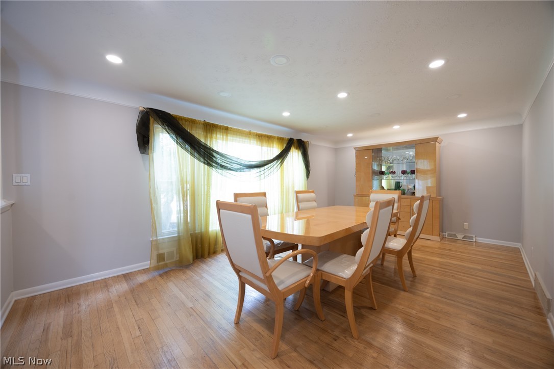 1668 Chelmsford Mayfield Heights OH 44124
