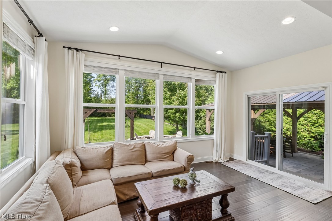 7930 Mcfarland Ridge Chagrin Falls OH 44023