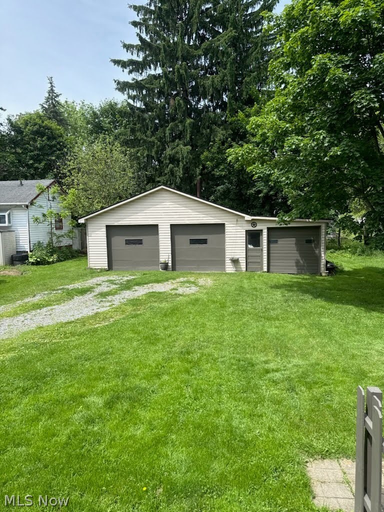 449 7th Street Struthers OH 44471
