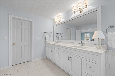 7464 Wetherburn Way Hudson OH 44236
