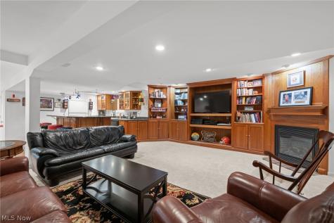 7464 Wetherburn Way Hudson OH 44236