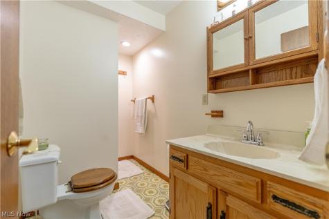 370 E Mohawk Drive Malvern OH 44644