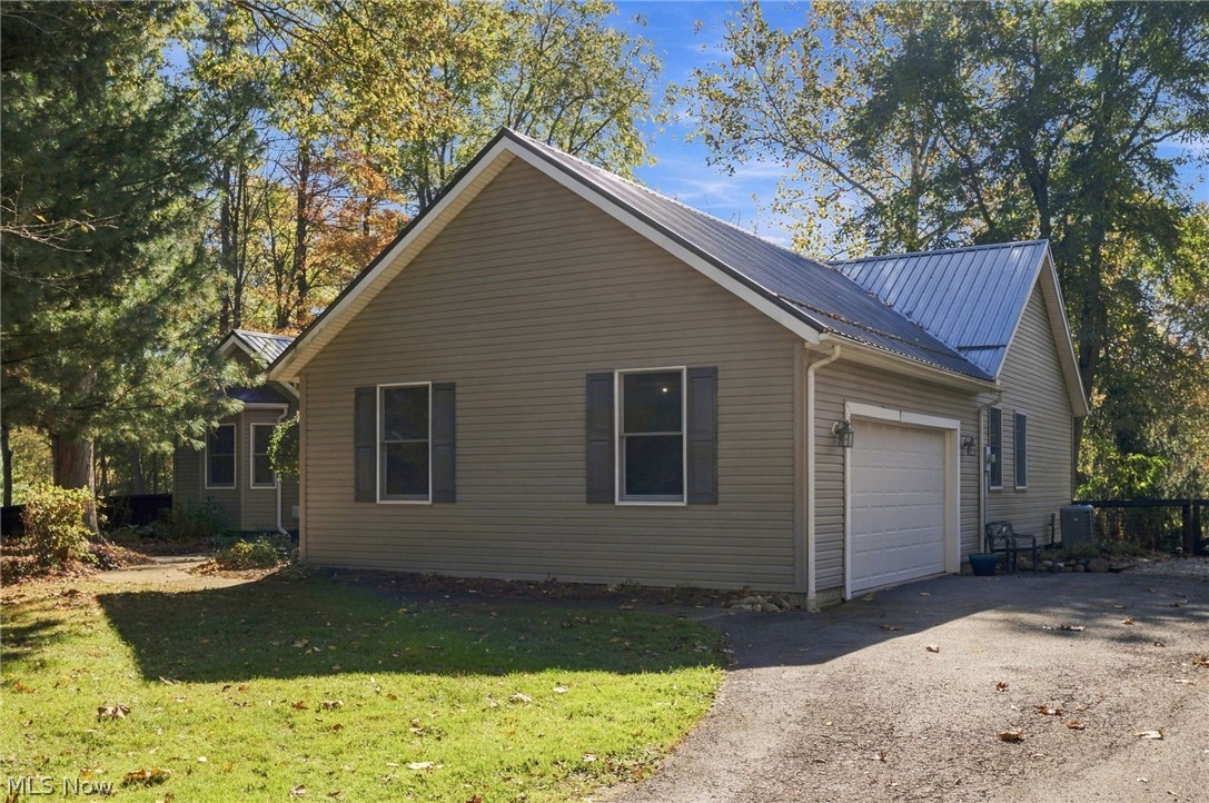 1031 Richards Way West Farmington OH 44491
