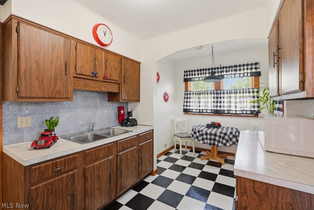 8101 Vineyard Avenue Cleveland OH 44105