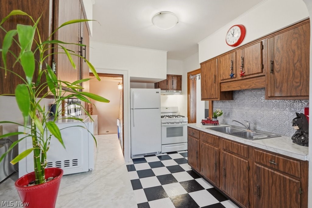 8101 Vineyard Avenue Cleveland OH 44105