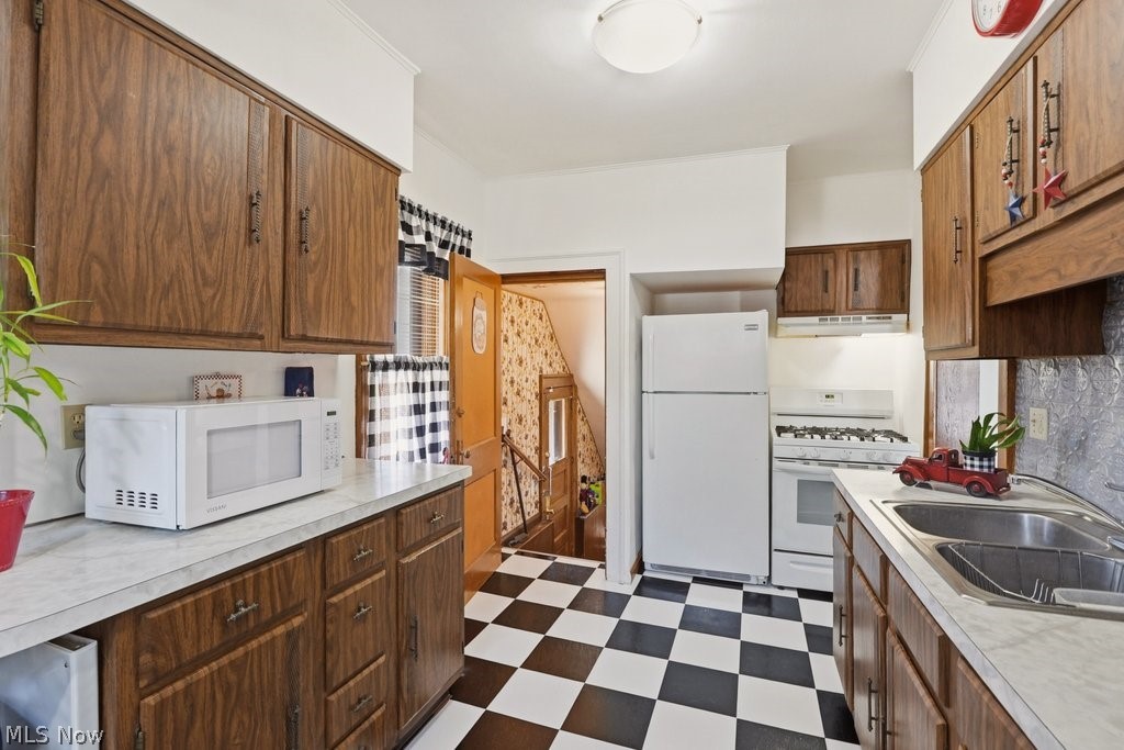 8101 Vineyard Avenue Cleveland OH 44105