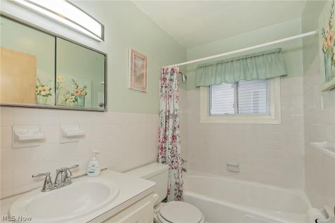 1272 Bonnie Lane Mayfield Heights OH 44124