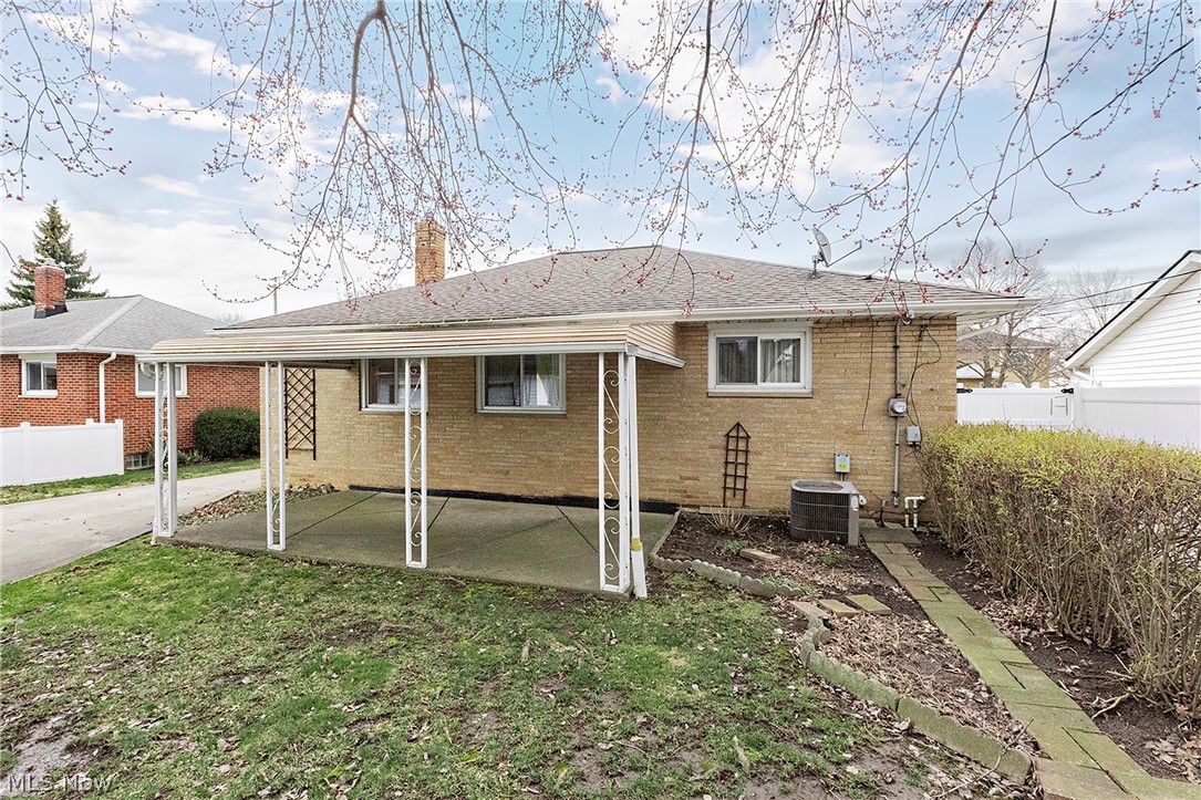 1272 Bonnie Lane Mayfield Heights OH 44124