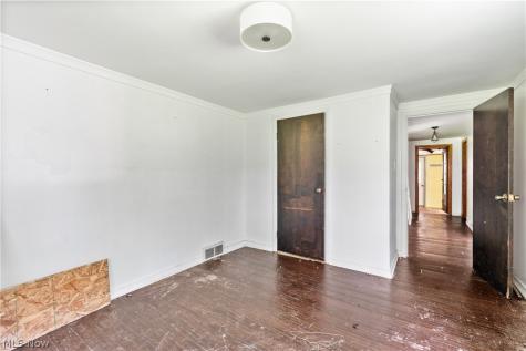1219 Midland Avenue New Franklin OH 44203