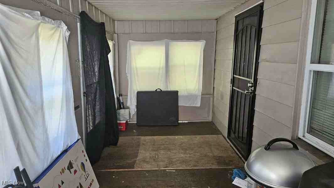 957 Bank Street Akron OH 44305