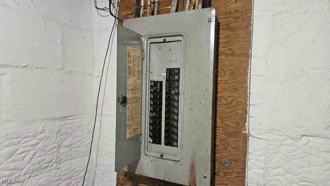 957 Bank Street Akron OH 44305