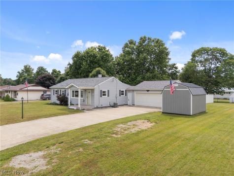 741 Cherry Street Malvern OH 44644