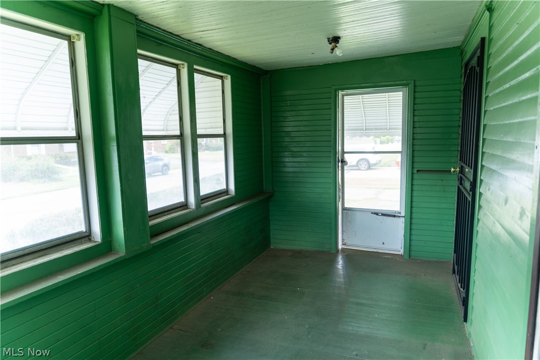 557 Sunshine Avenue Youngstown OH 44505