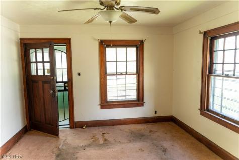 557 Sunshine Avenue Youngstown OH 44505