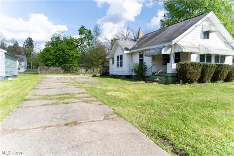 557 Sunshine Avenue Youngstown OH 44505