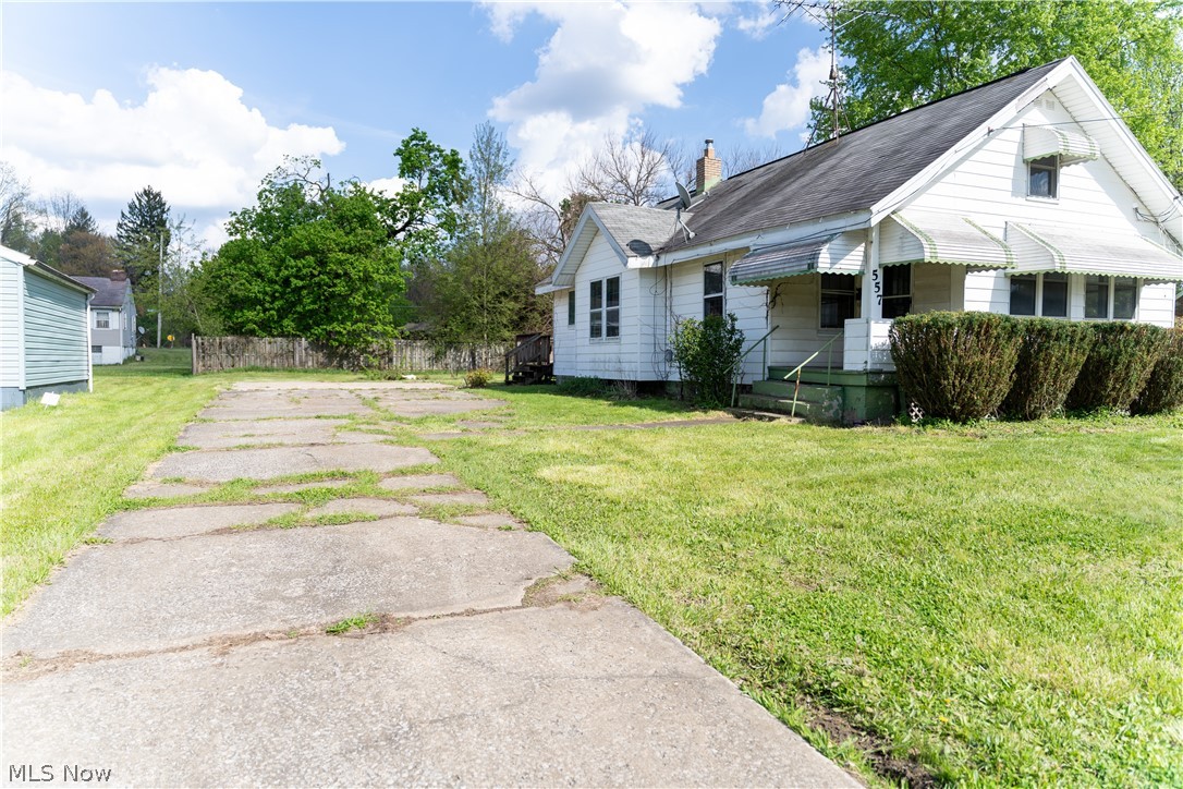 557 Sunshine Avenue Youngstown OH 44505