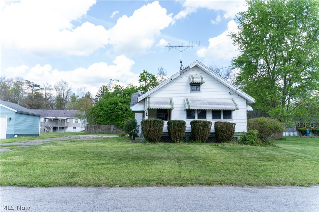 557 Sunshine Avenue Youngstown OH 44505