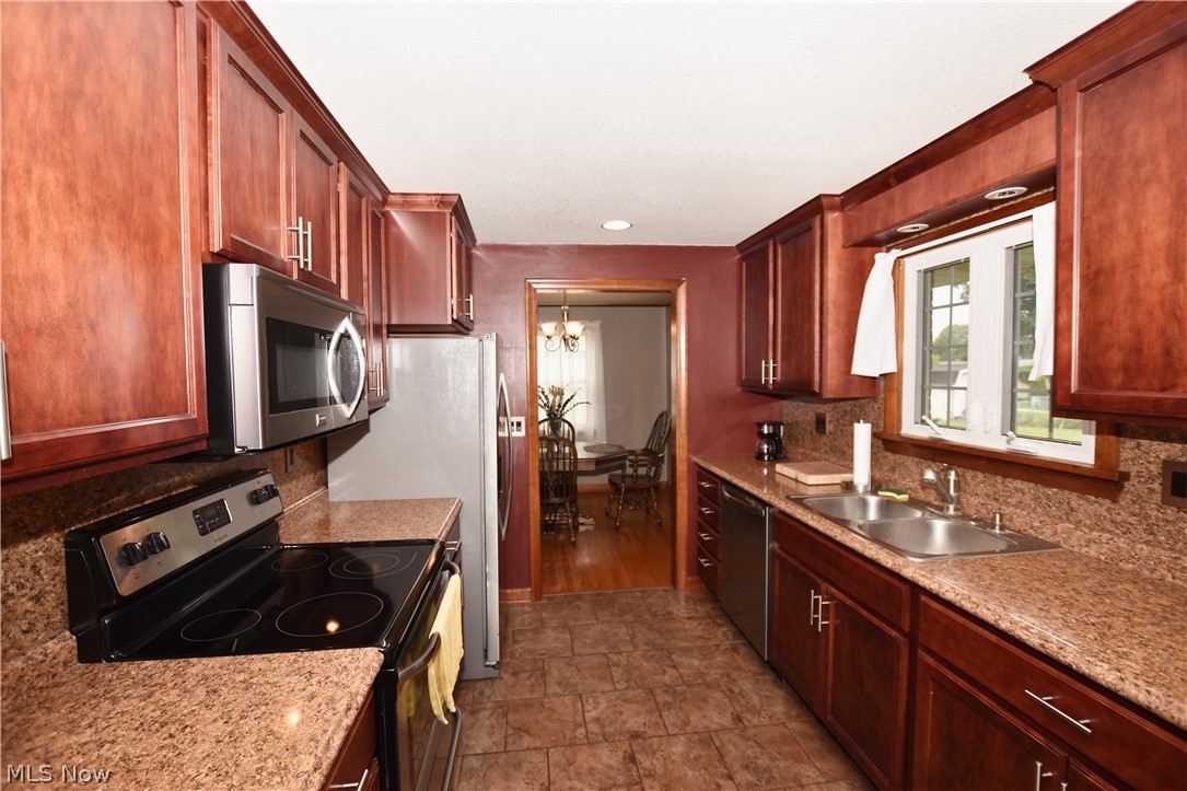 825 4th Street SW New Philadelphia OH 44663