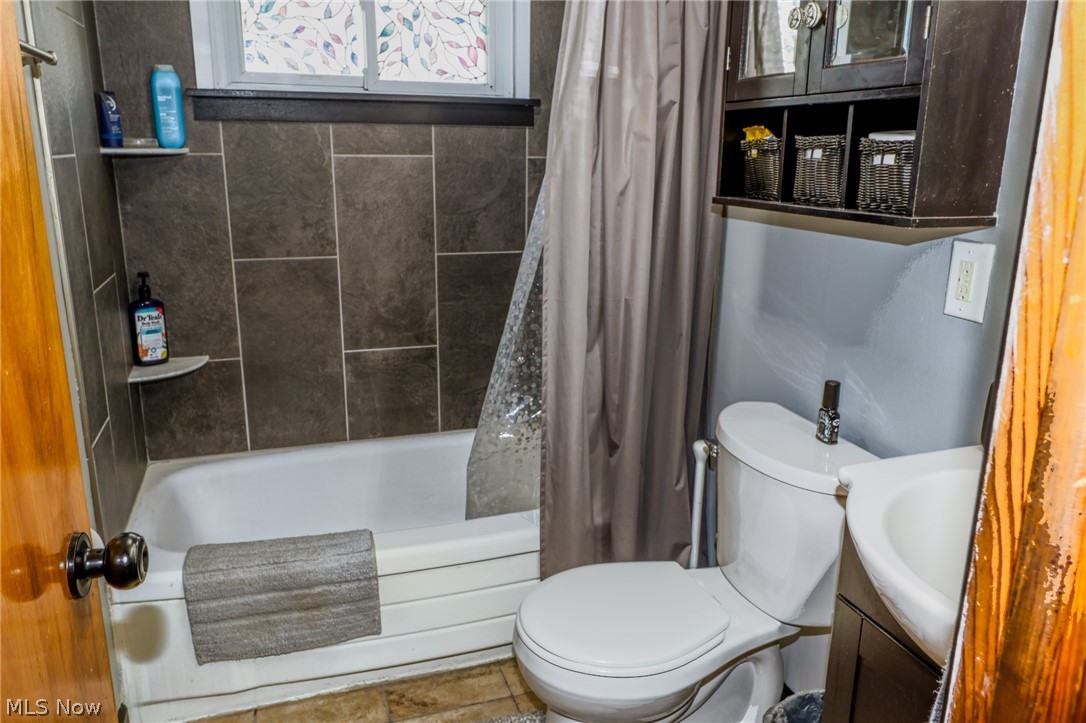 4202 Holl Avenue Sheffield Lake OH 44054