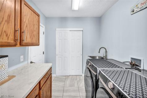 1273 Muchney Circle Akron OH 44312