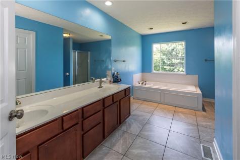 1273 Muchney Circle Akron OH 44312