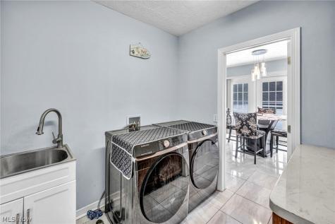 1273 Muchney Circle Akron OH 44312